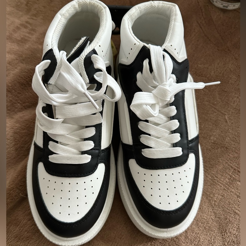 Ardene Black and White High-Top Sneakers